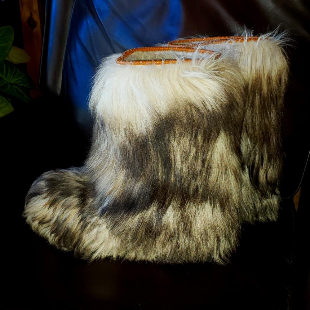 Goat fur yeti boots made Italy